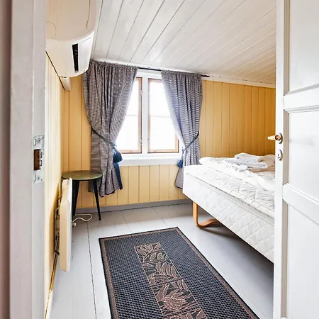 Feriehus Rorbu Burekka, *