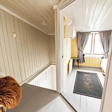 Feriehus Rorbu Burekka, *