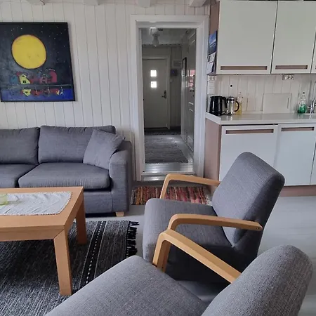 Feriehus Rorbu Burekka, *