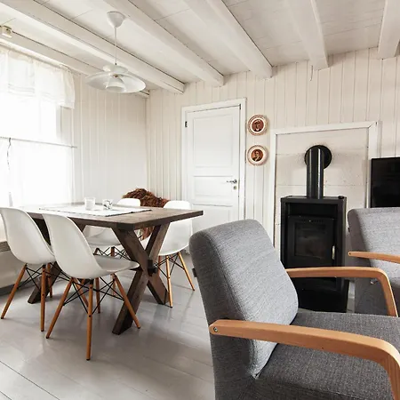 Rorbu Burekka, Feriehus Stamsund